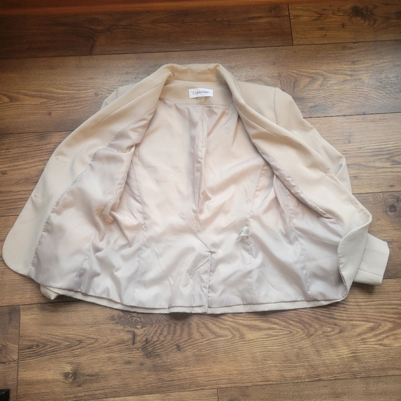 Calvin Klein Beige 2 Button Modern Classy Blazer Size 4 - Picture 4 of 6